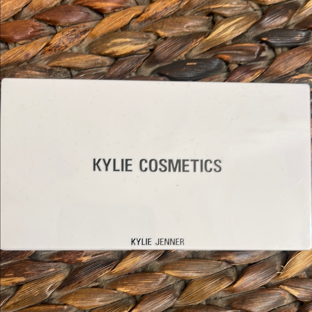 Kylie Cosmetics White Makeup Palette